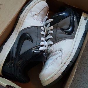 Nike Women's Air Prestige II - size 6.5